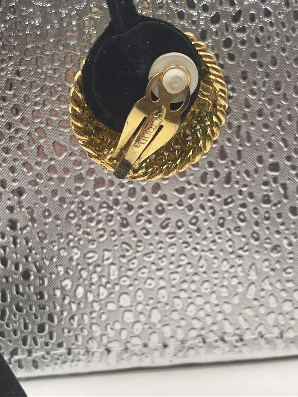 07.08.26-4 Vintage St. John Goldtone Rope Trim Earrings with Faux Onyx Centers